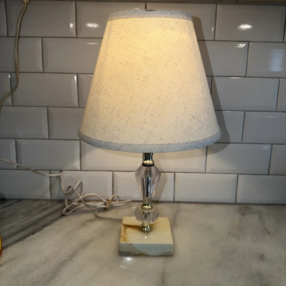 Vintage Acrylic Desk/table Lamp With Marble Look Base And New Linen ShadeGW008